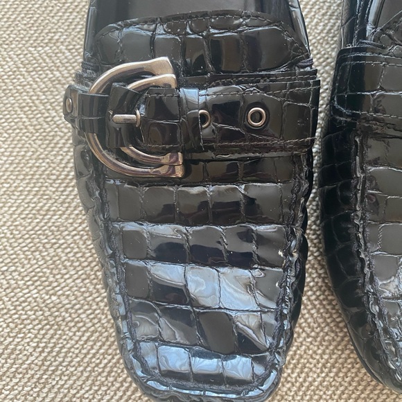 Stuart Weitzman Patent Leather Driving Loafer. Croc Embossed w/Buckle. Sz 9M - Picture 8 of 9